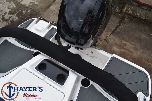 Slide: The Image of Bayliner M17 2025 - 21