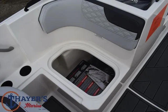 Slide: The Image of Bayliner M17 2025 - 22