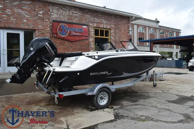 Slide: The Image of Bayliner M17 2025 - 3