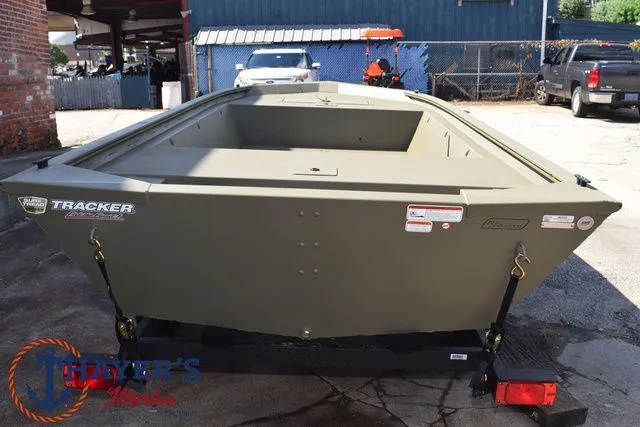 Slide: The Image of Tracker Grizzly 1648 Utility 2026 - 4