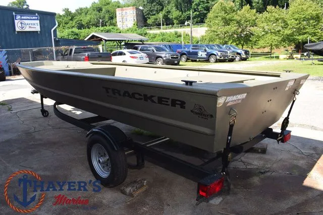 Slide: The Image of Tracker Grizzly 1648 Utility 2026 - 5