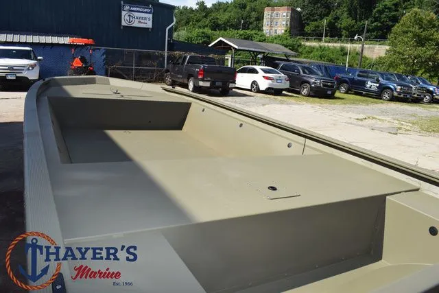 Slide: The Image of Tracker Grizzly 1648 Utility 2026 - 9