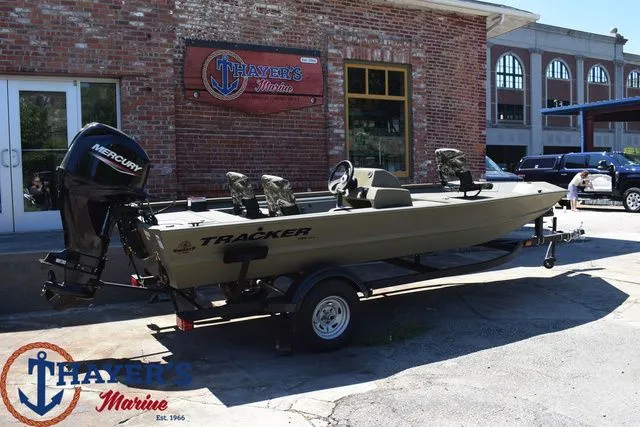 Slide: The Image of Tracker Grizzly 1754 SC 2026 - 11