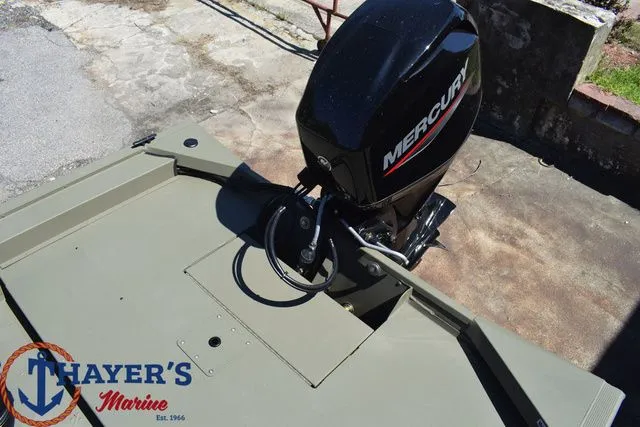 Slide: The Image of Tracker Grizzly 1754 SC 2026 - 16