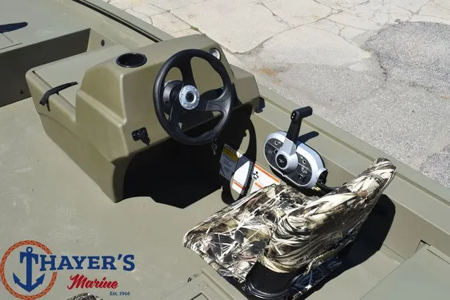 Slide: The Image of Tracker Grizzly 1754 SC 2026 - 17