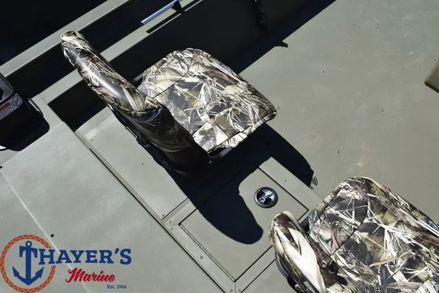 Slide: The Image of Tracker Grizzly 1754 SC 2026 - 19