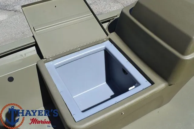 Slide: The Image of Tracker Grizzly 1754 SC 2026 - 21