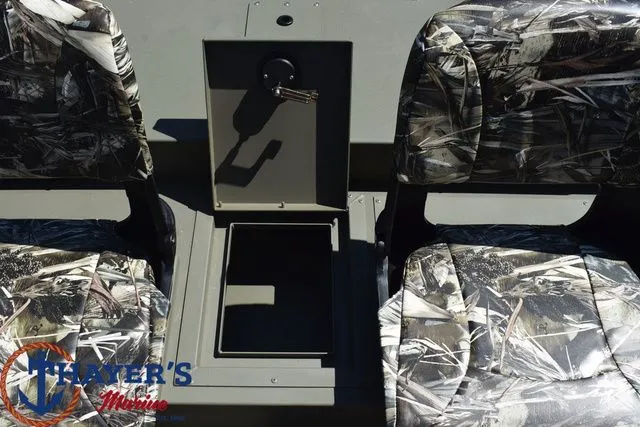 Slide: The Image of Tracker Grizzly 1754 SC 2026 - 22