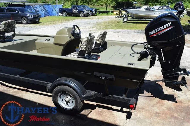 Slide: The Image of Tracker Grizzly 1754 SC 2026 - 23