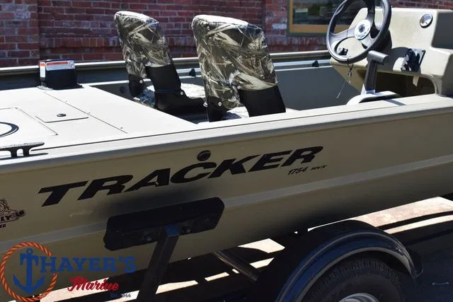 Slide: The Image of Tracker Grizzly 1754 SC 2026 - 5