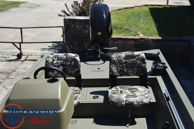 Slide: The Image of Tracker Grizzly 1754 SC 2026 - 6