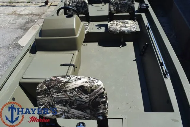 Slide: The Image of Tracker Grizzly 1754 SC 2026 - 7