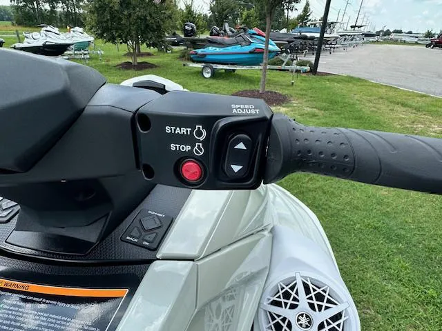 Slide: The Image of Yamaha VX Cruiser HO 2025 - 11