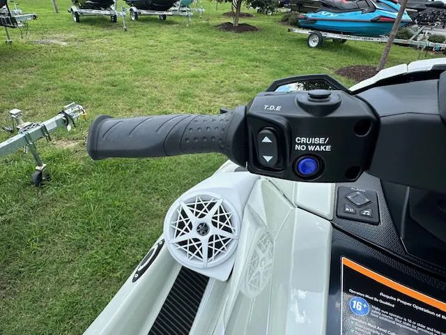 Slide: The Image of Yamaha VX Cruiser HO 2025 - 12