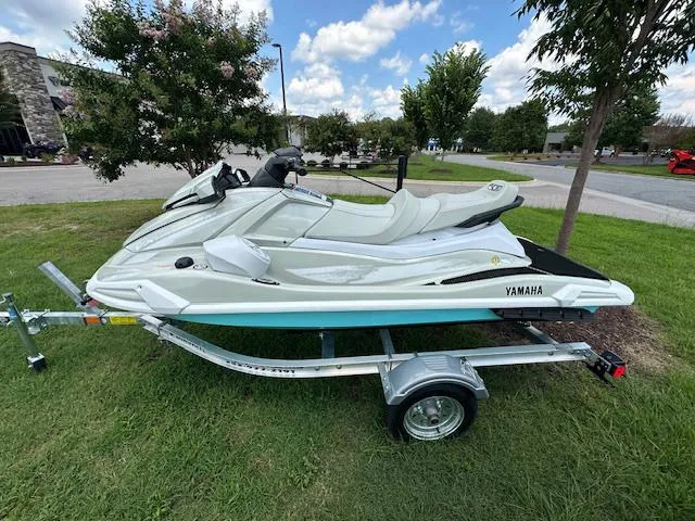 Slide: The Image of Yamaha VX Cruiser HO 2025 - 4