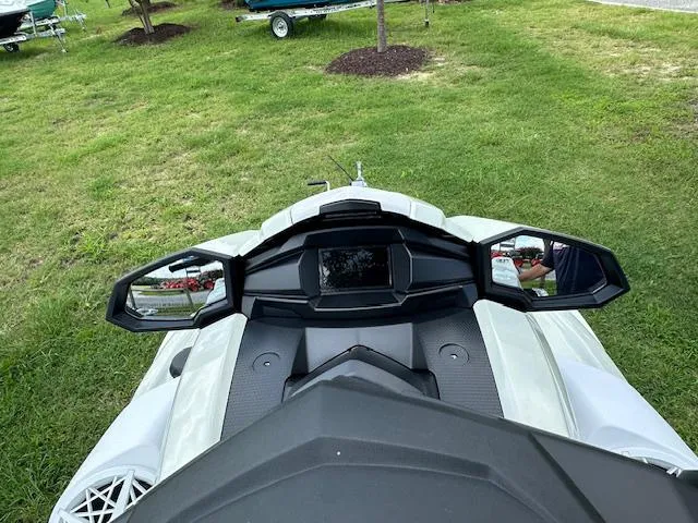 Slide: The Image of Yamaha VX Cruiser HO 2025 - 8