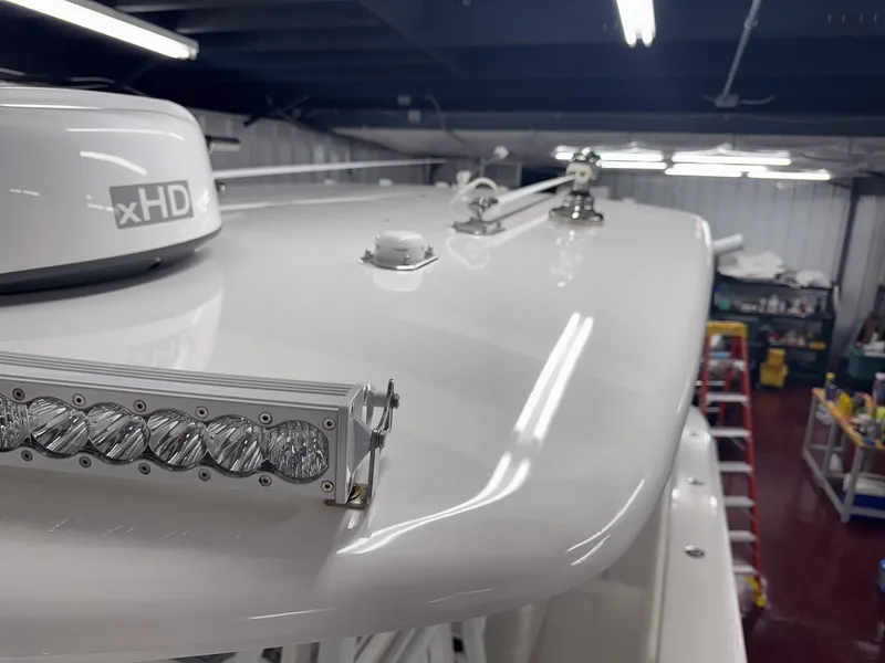 Slide: The Image of 2022 Contender 32 ST boat roof with xHD radar and LED light bar. - 15