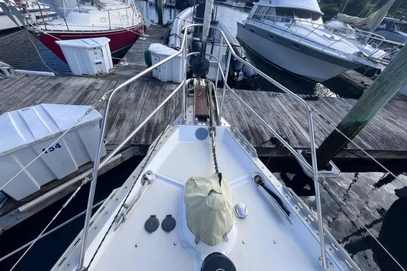 Slide: The Image of Bow view of 2002 Pacific Seacraft 40 yacht docked at marina. - 14