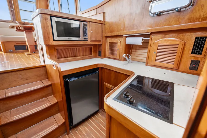 Slide: The Image of Sabre 36 Flybridge 2002 - 23