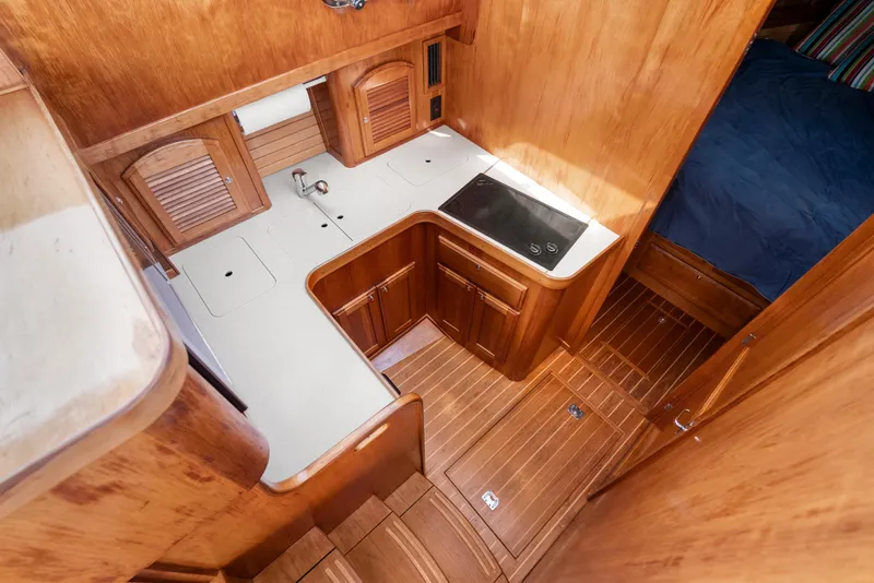 Slide: The Image of Sabre 36 Flybridge 2002 - 24