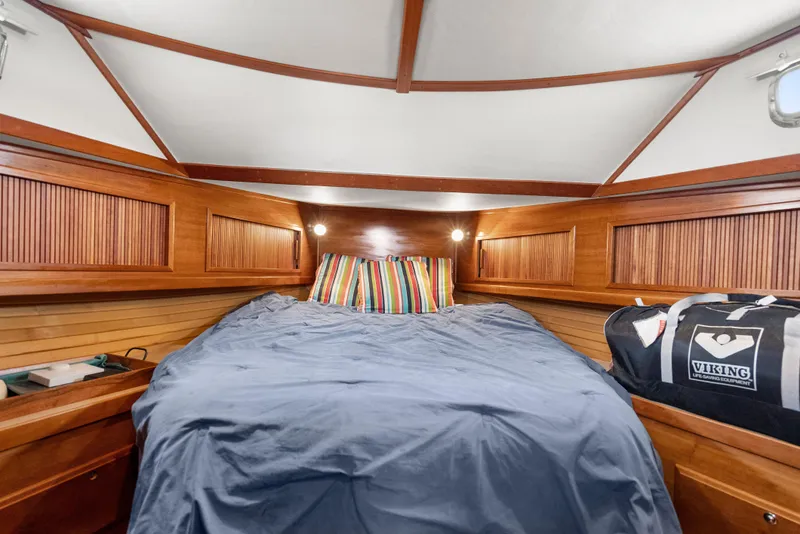 Slide: The Image of Sabre 36 Flybridge 2002 - 28