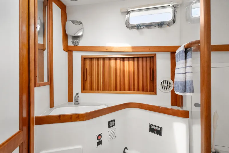 Slide: The Image of Sabre 36 Flybridge 2002 - 30