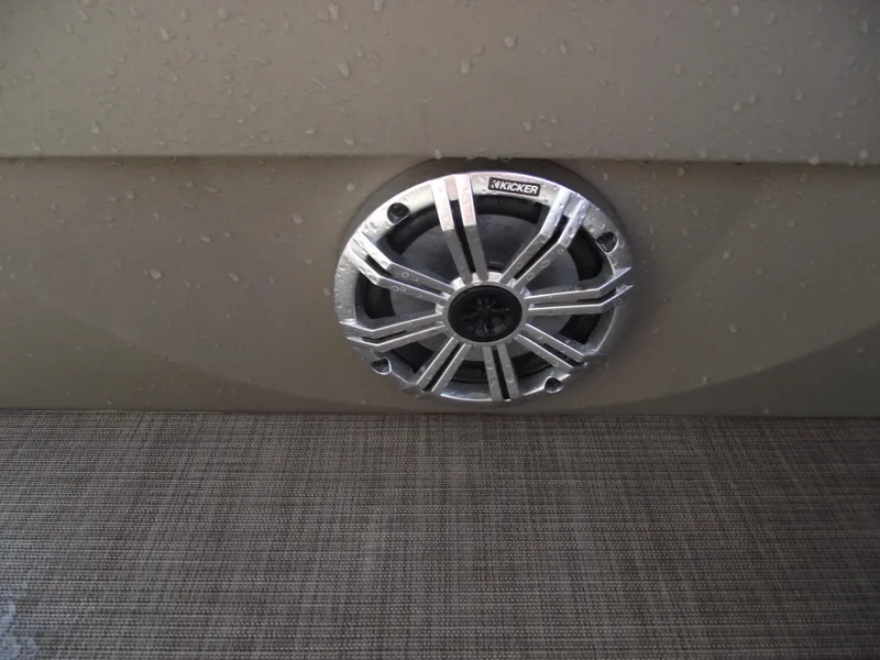 Slide: The Image of Speaker on 2023 Sun Tracker Party Barge 20 DLX, wet surface, close-up view. - 31