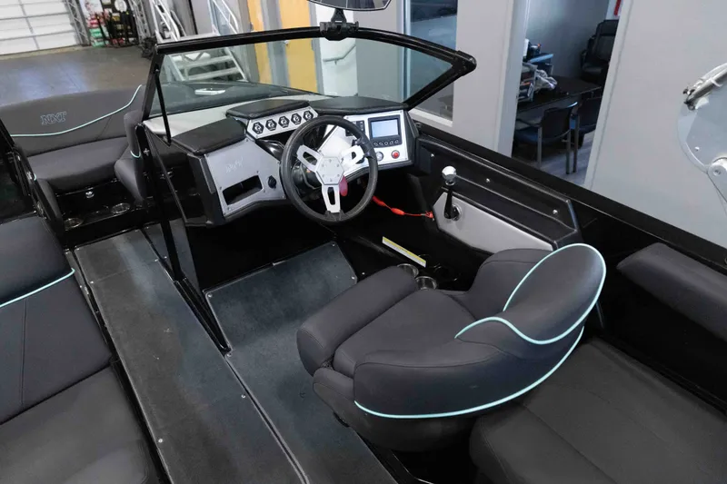 Slide: The Image of MasterCraft NXT 20 2019 - 12