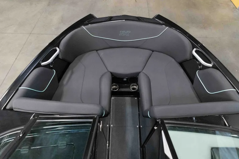 Slide: The Image of MasterCraft NXT 20 2019 - 15