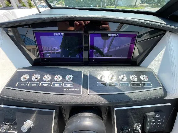 Slide: The Image of Four Winns H6 OB LAST ONE 2025 - 10