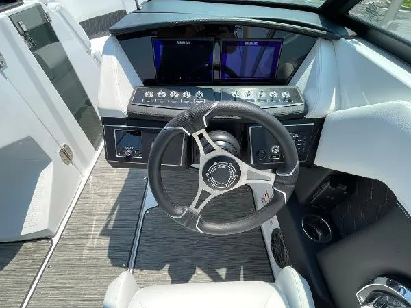 Slide: The Image of Four Winns H6 OB LAST ONE 2025 - 11