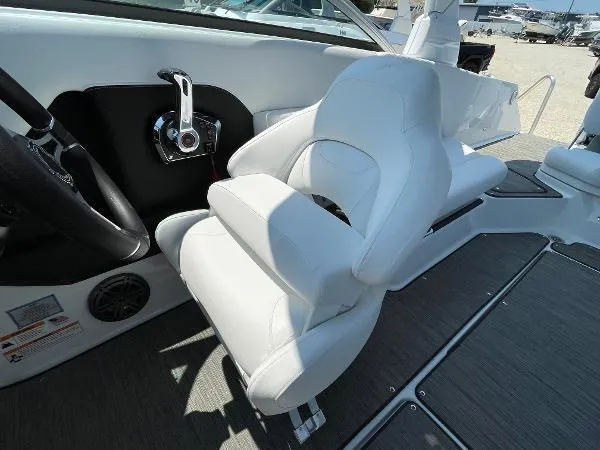 Slide: The Image of Four Winns H6 OB LAST ONE 2025 - 14