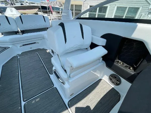 Slide: The Image of Four Winns H6 OB LAST ONE 2025 - 16