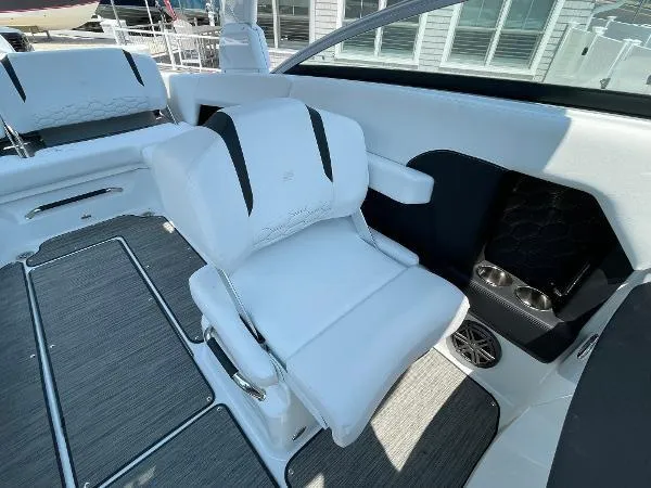 Slide: The Image of Four Winns H6 OB LAST ONE 2025 - 17