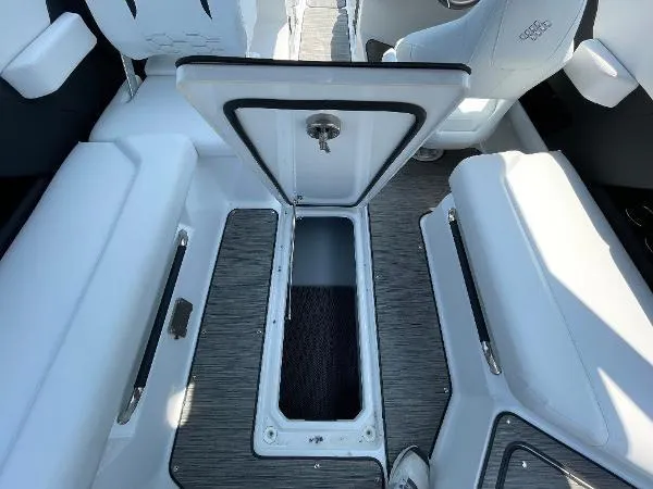 Slide: The Image of Four Winns H6 OB LAST ONE 2025 - 29