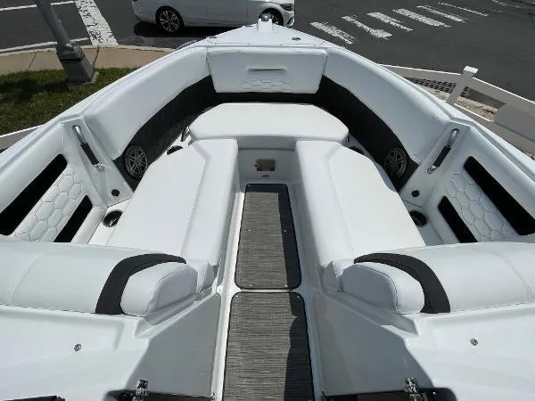 Slide: The Image of Four Winns H6 OB LAST ONE 2025 - 3