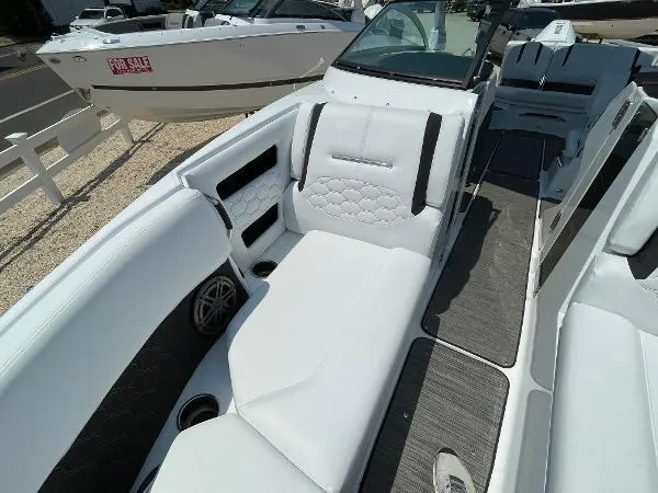 Slide: The Image of Four Winns H6 OB LAST ONE 2025 - 8