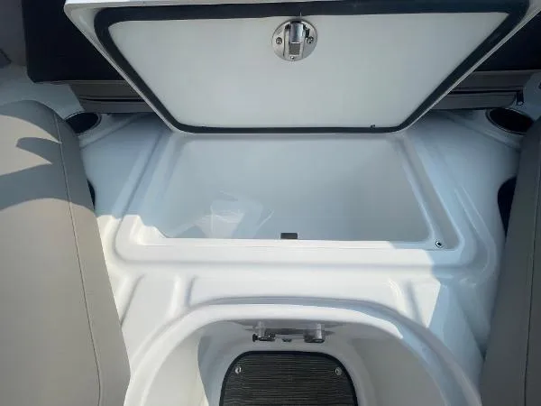 Slide: The Image of Four Winns HD8 OB LAST ONE 2025 - 10