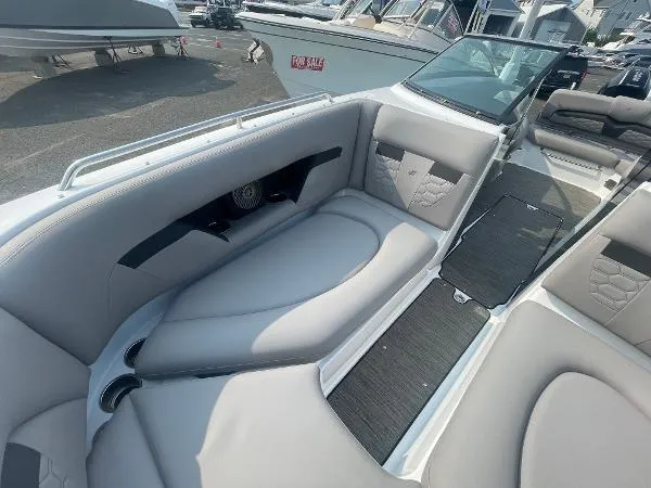 Slide: The Image of Four Winns HD8 OB LAST ONE 2025 - 11