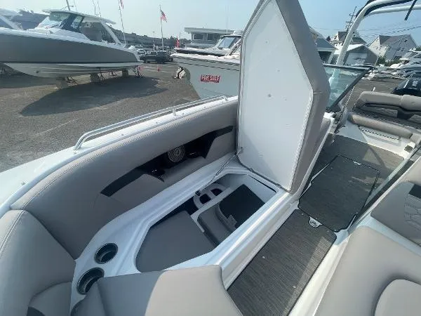 Slide: The Image of Four Winns HD8 OB LAST ONE 2025 - 12