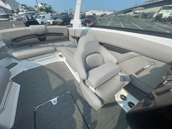 Slide: The Image of Four Winns HD8 OB LAST ONE 2025 - 17