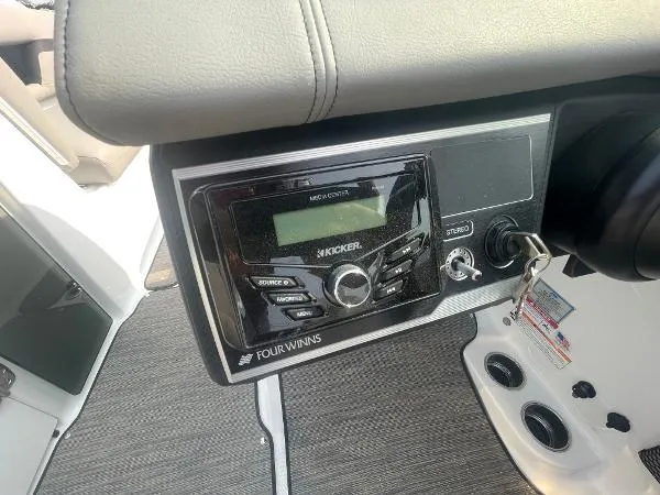 Slide: The Image of Four Winns HD8 OB LAST ONE 2025 - 19