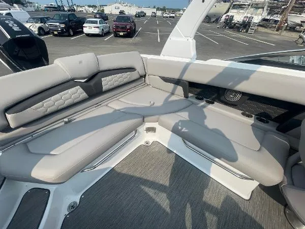 Slide: The Image of Four Winns HD8 OB LAST ONE 2025 - 26