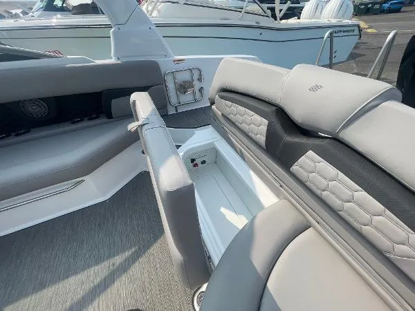 Slide: The Image of Four Winns HD8 OB LAST ONE 2025 - 28