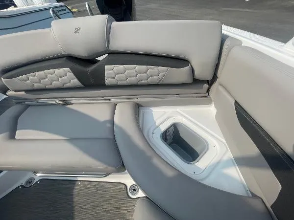 Slide: The Image of Four Winns HD8 OB LAST ONE 2025 - 29