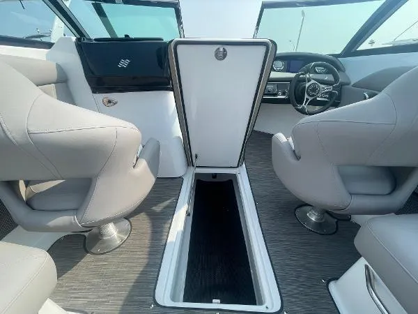 Slide: The Image of Four Winns HD8 OB LAST ONE 2025 - 31