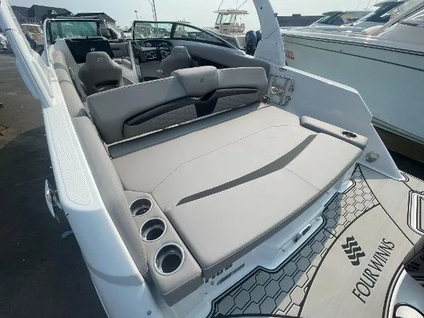 Slide: The Image of Four Winns HD8 OB LAST ONE 2025 - 32