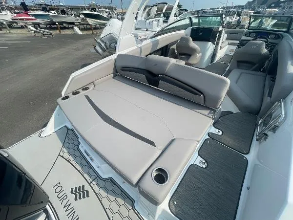 Slide: The Image of Four Winns HD8 OB LAST ONE 2025 - 33