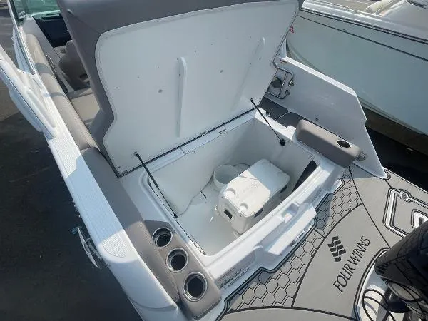 Slide: The Image of Four Winns HD8 OB LAST ONE 2025 - 34