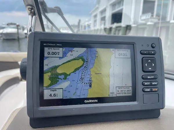 Slide: The Image of Regal 2700 Bowrider 2014 - 15